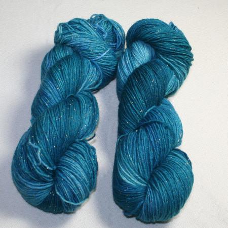 Handgefärbte Sockenwolle mit Glitzer