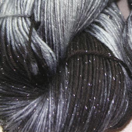 Handgefärbte Sockenwolle mit Glitzer